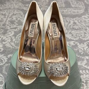 Badgley Mischka Ivory Satin Embellished Peep Toe Stiletto Heels Wedding Shoe